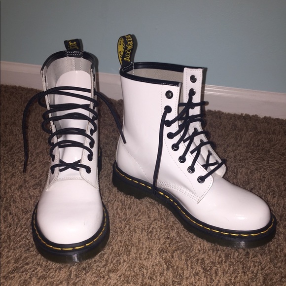 Dr. Martens Shoes - Dr. Martens Size 7